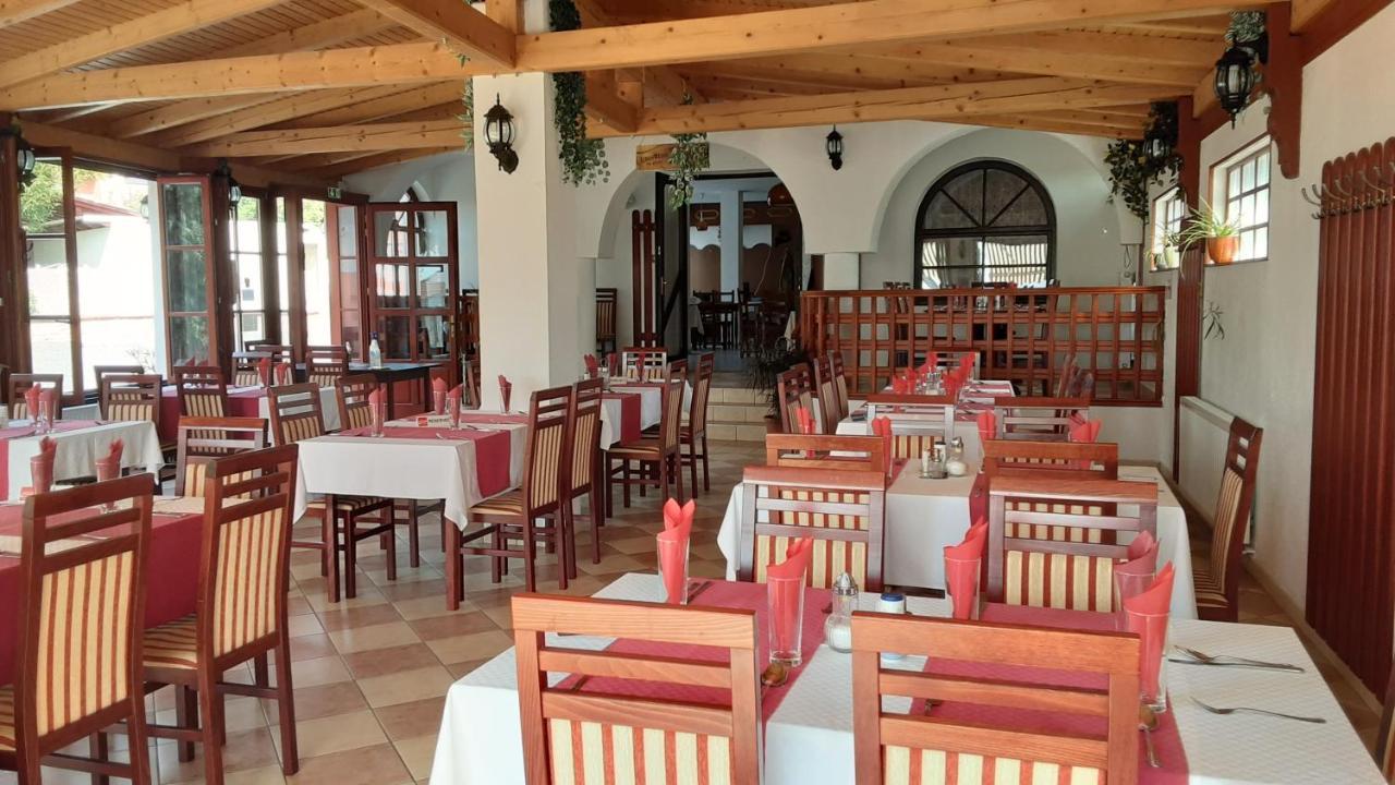 فندق Pannon Panzio Restaurant بانونهالما المظهر الخارجي الصورة