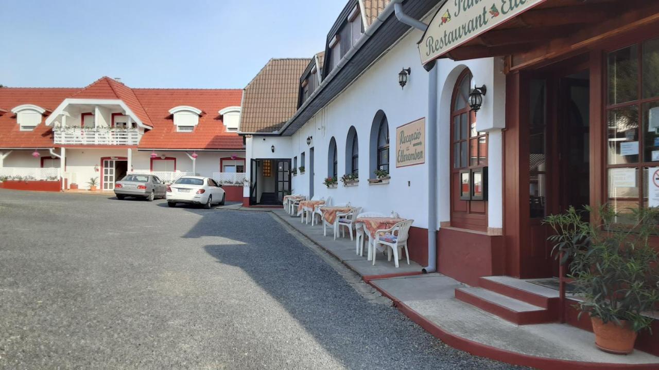 فندق Pannon Panzio Restaurant بانونهالما المظهر الخارجي الصورة